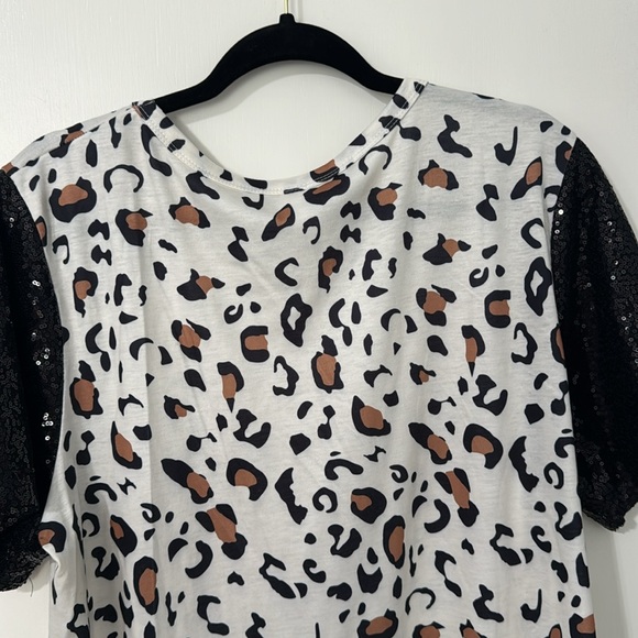 Sunshine and Rodeos cheetah shirt with a pack sequin sleeve and pocket - Picture 14 of 16